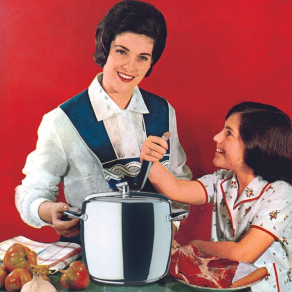 https://ax.shopdecor.com/cdn/shop/products/mepra-1950-pressure-cooker-3.jpg?v=1669372243